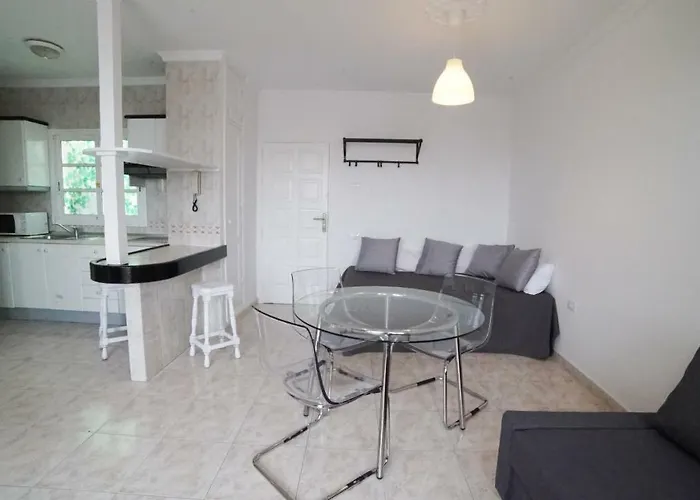 Апартаменты Harbour With Sea View