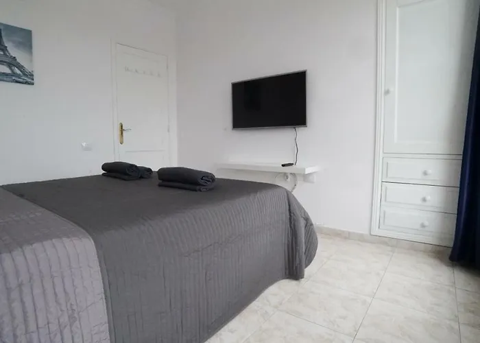 Апартаменты Harbour With Sea View